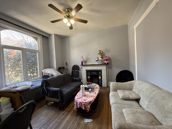 Photo - 145 Grant Ave Unité 1