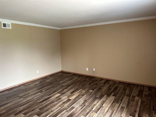 Photo - 101 W 5th St