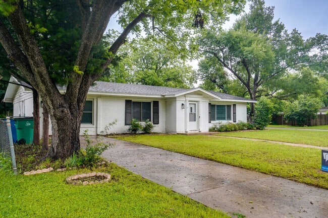 Photo - 1800 Grace St