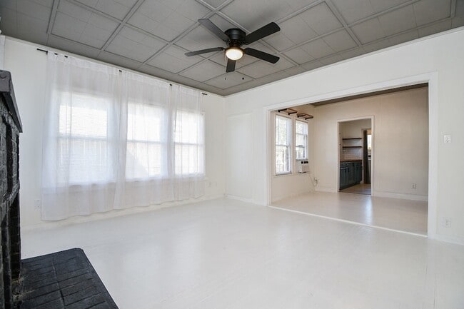 Photo - 208 Vincent St