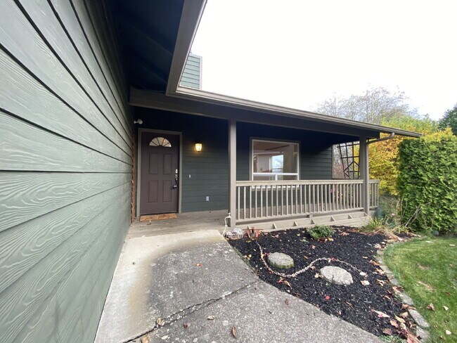 Photo - Spacious 4-bedroom with Panoramic Deck Next to Ferndale High