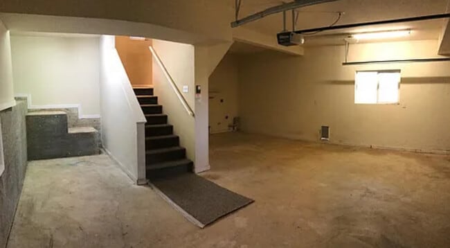 Building Photo - 346 Marshall St Rental