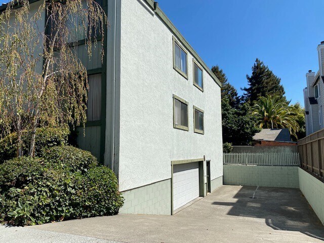 Photo - 1155 Bayswater Ave Unit 102