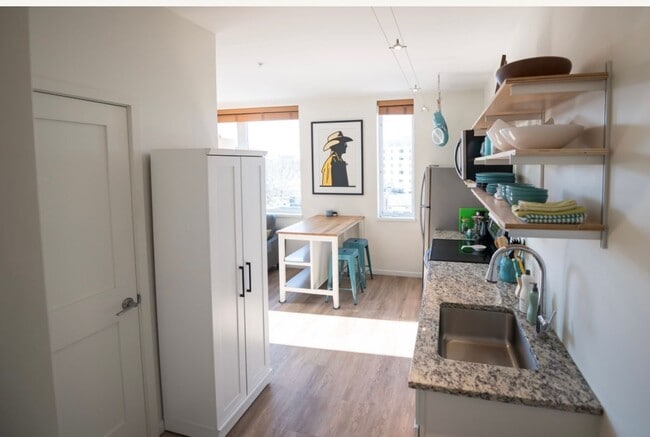 Photo - 1BR/1BA Furnished Condo Available Now!!! Great Portland Location!!!