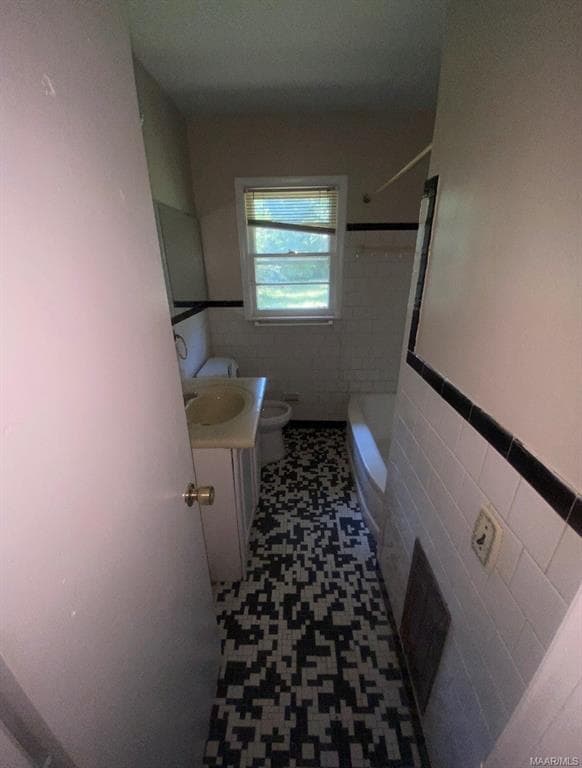 Photo - 2454 Spruce Curve