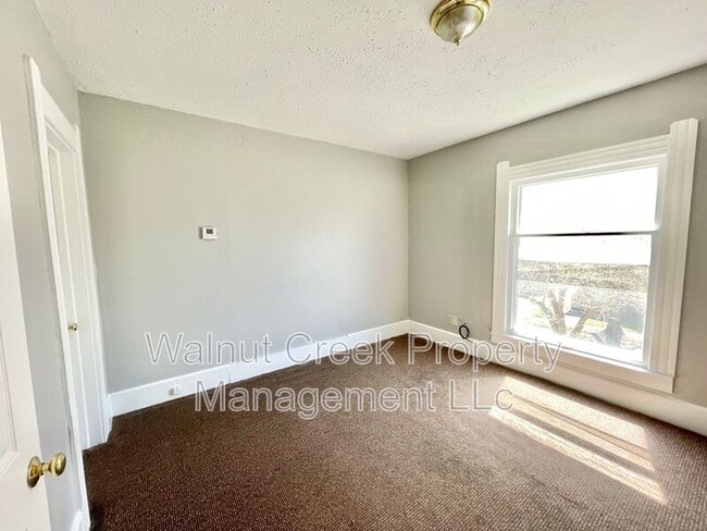 Photo - 229 Gates Ave Unit Up