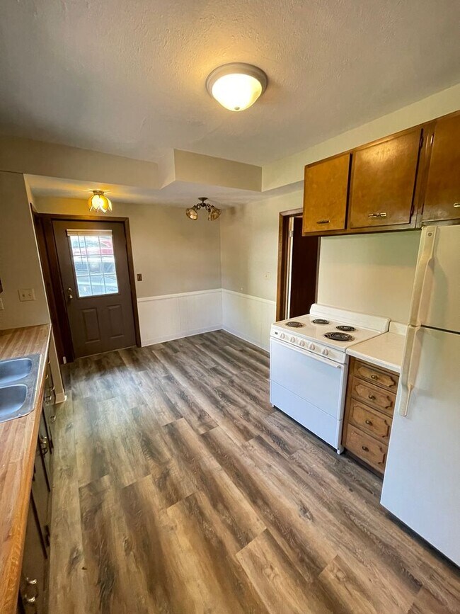 Photo - Available June 13th - 4 BED 2 BATH