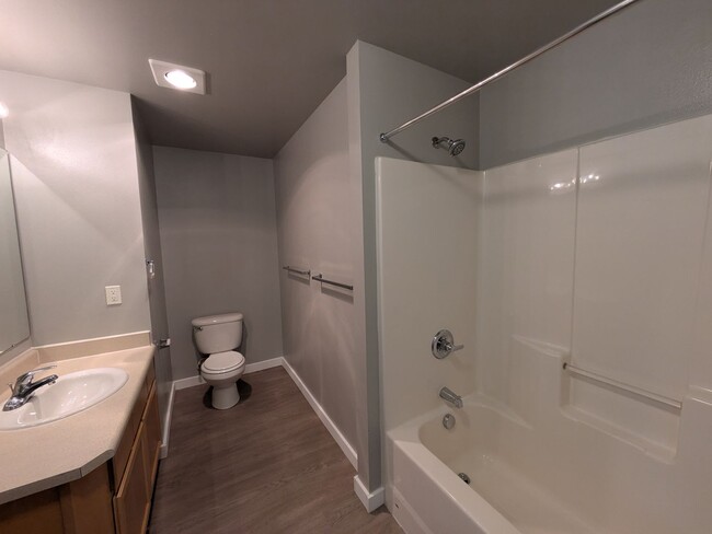 Photo - 2 Bedroom 2 Bath Apartment on Bakerview Rd Unit 31-306