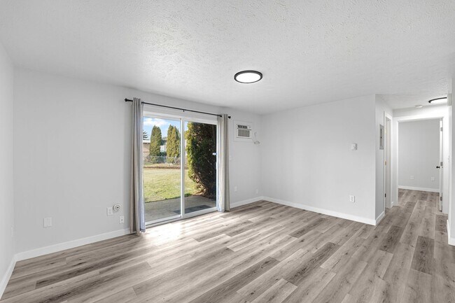 Photo - Newly Remodeled Mission Park Apartment! Unidad #A 1515 N. Bowdish Rd.