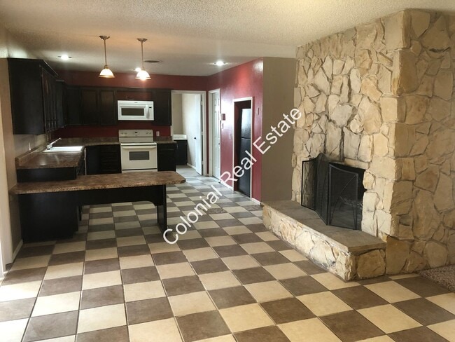 Photo - Spacious 3 bed 2 bath house for rent