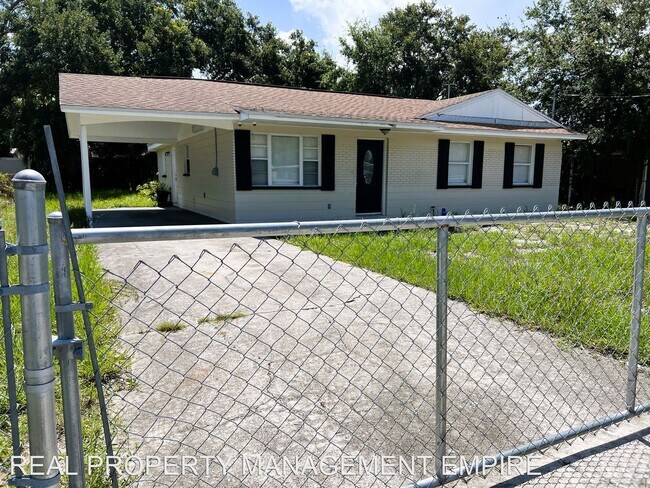 4 br, 2 bath House - 3011 Dodge St - 4 br, 2 bath House - 3011 Dodge St