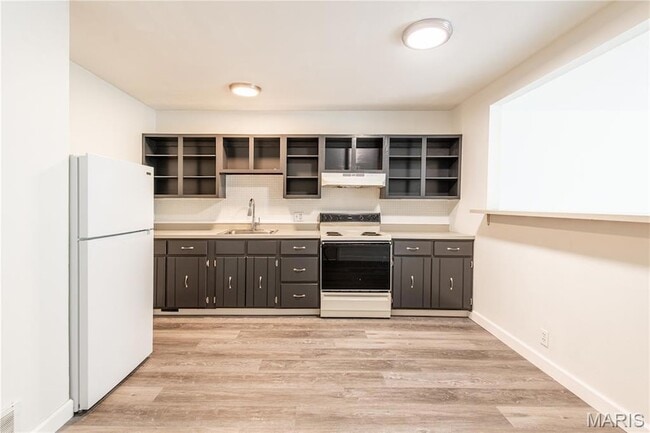 Building Photo - 3017 Pembroke Ln Unit 16
