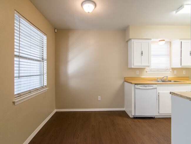 Photo - 12104 Bishop Dr