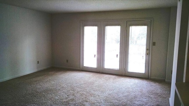 Living Room - Otter Run Apartments