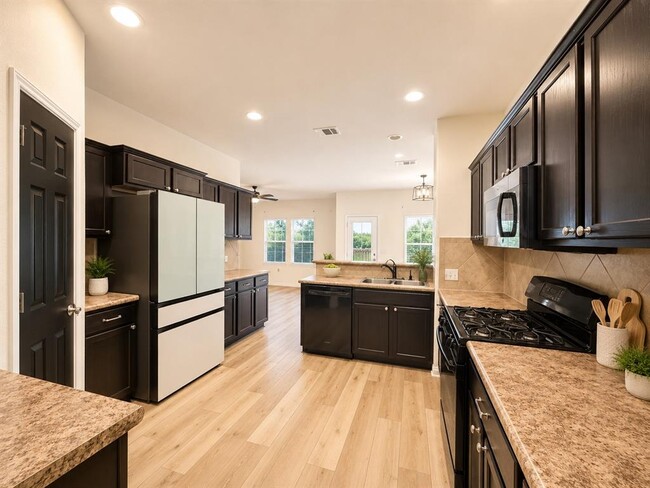 Photo - 202 Mossberg Ln