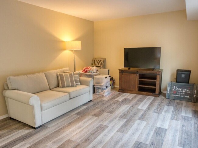 Photo - 27 Adrienne Pl Unit 1