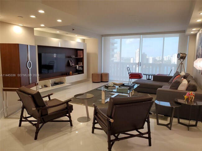 Building Photo - 3000 Island Blvd Unit 2603