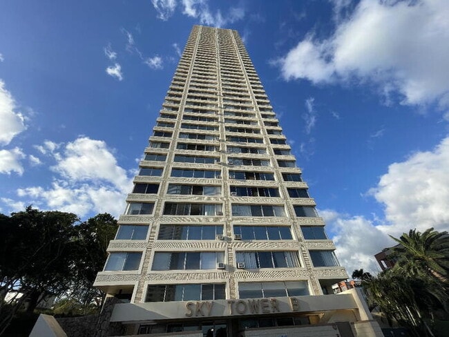 Building Photo - To register for the showing time below, no...