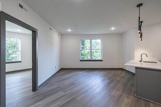 Photo - 1619 N 28th St