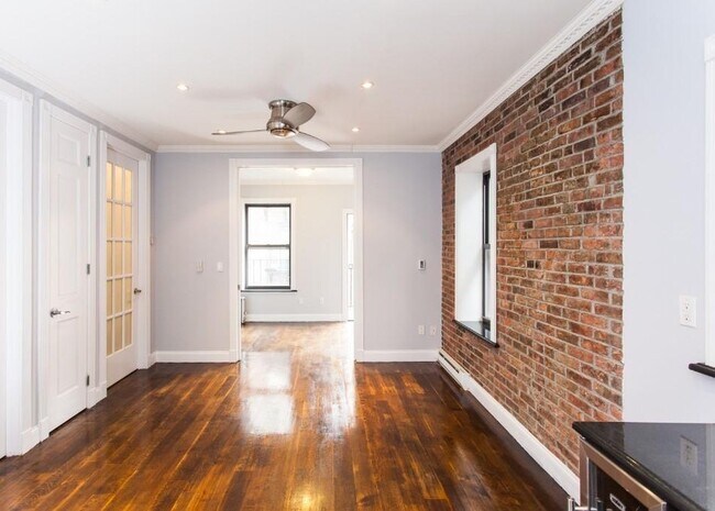 Photo - 434 W 52nd St Unidad 14