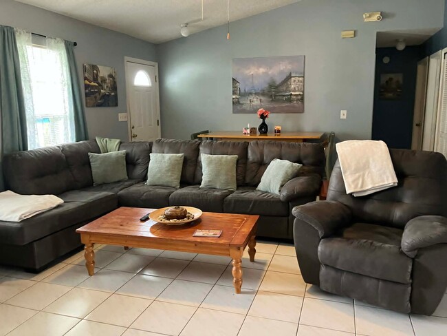 Photo - 907 Lacey Oaks Ct