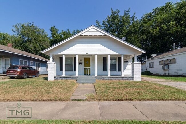 Building Photo - Spacious 2 Bed + Flex Space – Perfect Room... Rental
