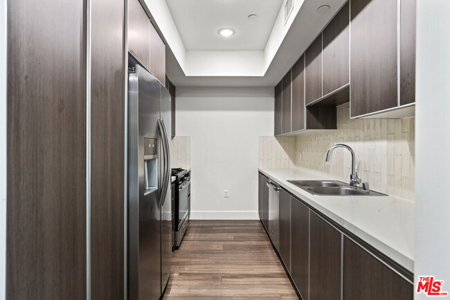 Building Photo - 1338 N Formosa Ave Unit 306 Rental