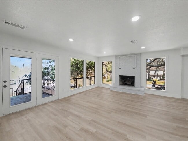 Building Photo - 190 Dawns Edge