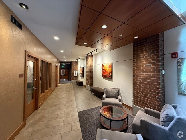 Building Photo - Modern 1BR Condo with Luxury Amenities in ... Unit 333 - James M