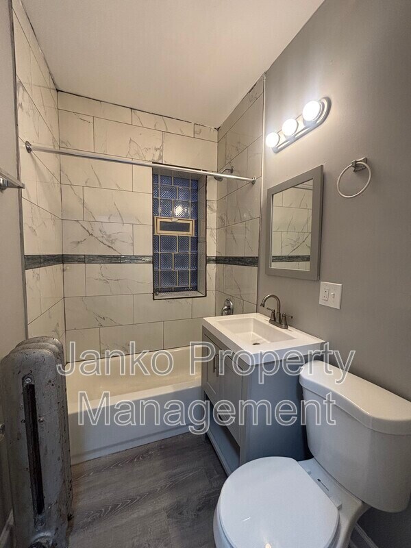 Photo - 654 E 81st St Unidad 2