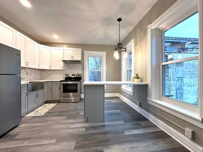 Building Photo - 152 Grand St Unit 2