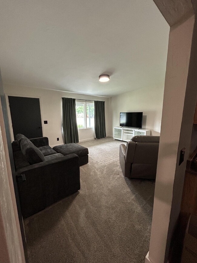 Photo - 3 Bed 2 Bath Single Family Home Available July 21 - Family oriented neighborhood - walk around th...