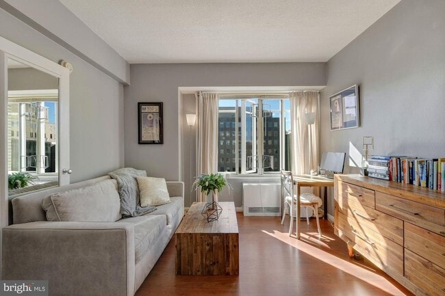 Photo - 1727 Massachusetts Ave NW Unidad 605