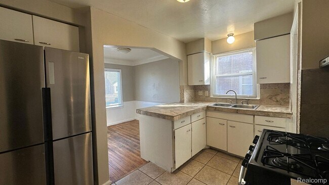 Photo - 20301 Gilchrist St