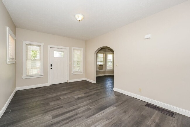 Photo - 1104 E 112th St