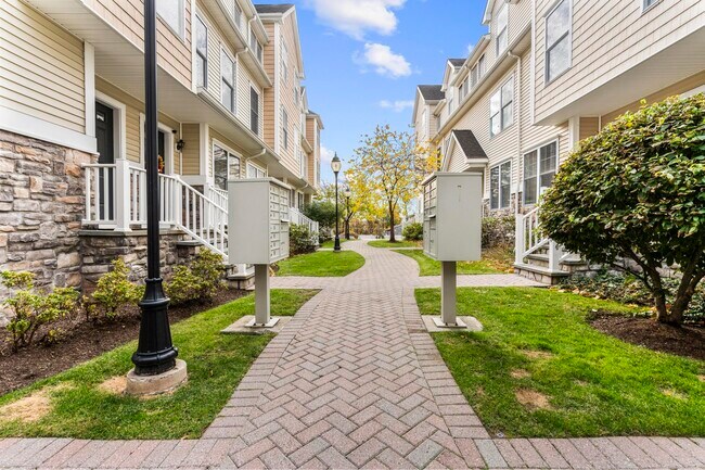 Photo - 85 Camp Ave Unidad APT 1F