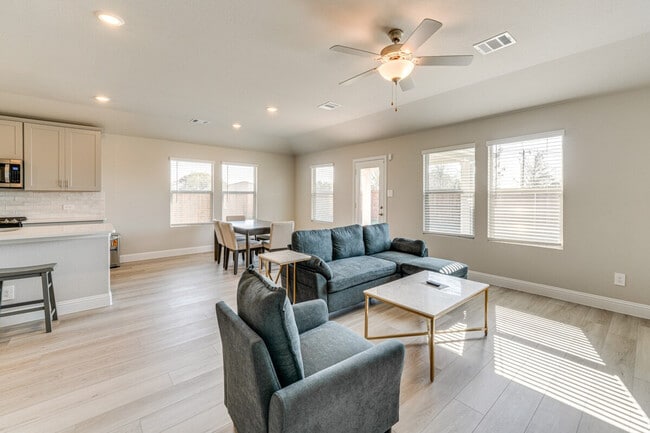 Photo - 723 Williams Wy Unidad ID1385583P