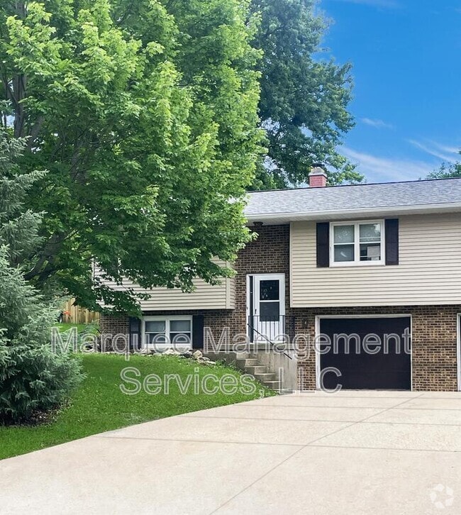 Building Photo - 140A Woodview Dr Rental
