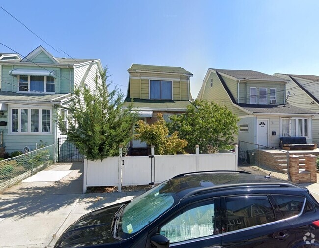 Building Photo - 8837 187th St Rental