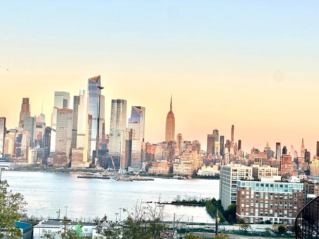 Building Photo - 1000 Palisade Ave Unit 2 front