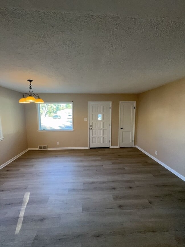 Photo - REDUCED! Beautifully Updated 3 Bedroom 2 B...