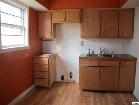 Photo - 4822 Woodend Ave