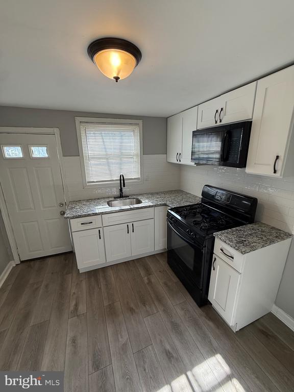 Building Photo - 2140 Ann St