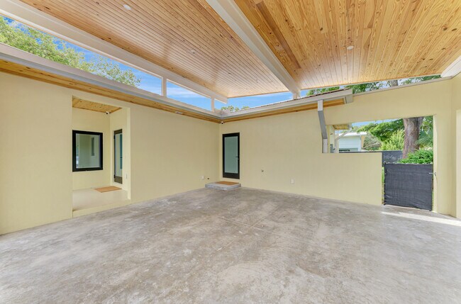 Photo - 2144 Webber St