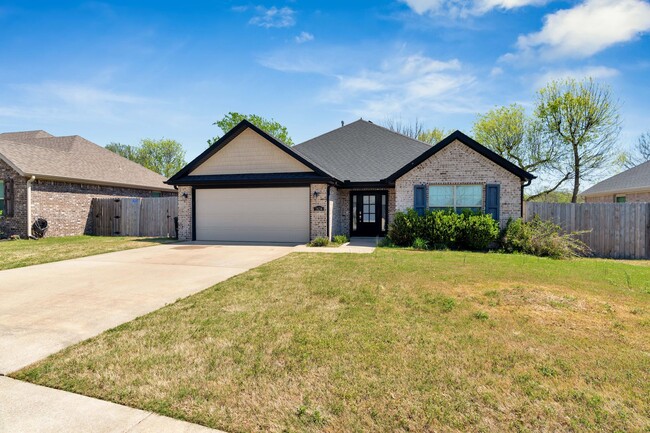 Building Photo - 3 Bed 2 Bath Home near Stonebridge Meadows Country Club