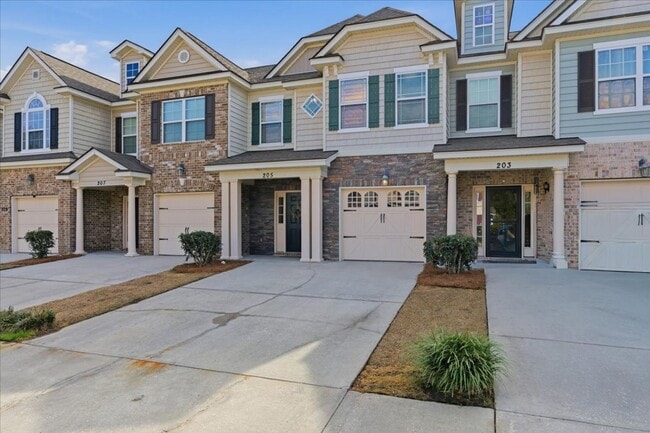 Photo - 205 Durham Park Way