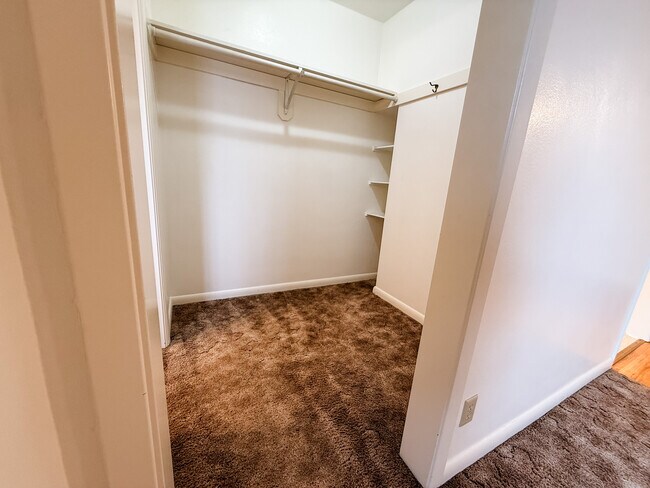 Closet to Bath - Brentwood Apartments