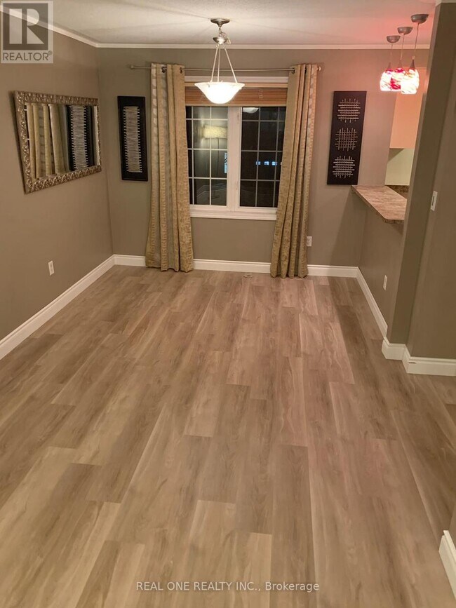 Photo - 3036 Dewridge Ave