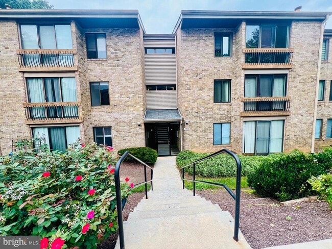 Building Photo - 10570 Twin Rivers Rd Unit A1 Rental