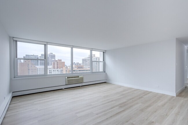 Photo - 336 W Wellington Ave Unidad 1805